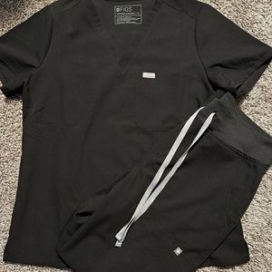 Black Figs Set in Medium